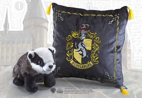 Noble Collection Hufflepuf House Plush And Cushion - Harry Potter 1 Noble Collection Hufflepuf House Plush And Cushion - Harry Potter