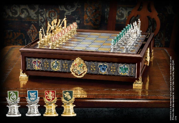 Noble Collection The Hogwarts™ Houses Quidditch Chess Set 1 Noble Collection The Hogwarts™ Houses Quidditch Chess Set