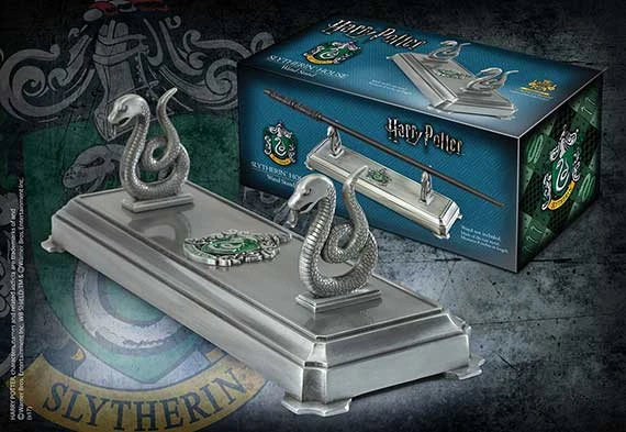 Noble Collection Slytherin Wand Display - Harry Potter 1 Noble Collection Slytherin Wand Display - Harry Potter